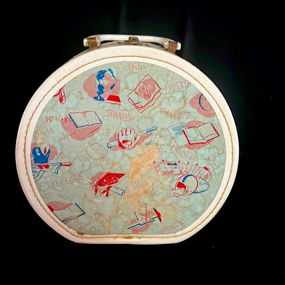 Vintage school themed hat-box shaped purse! Super cute lunch box style vintage!